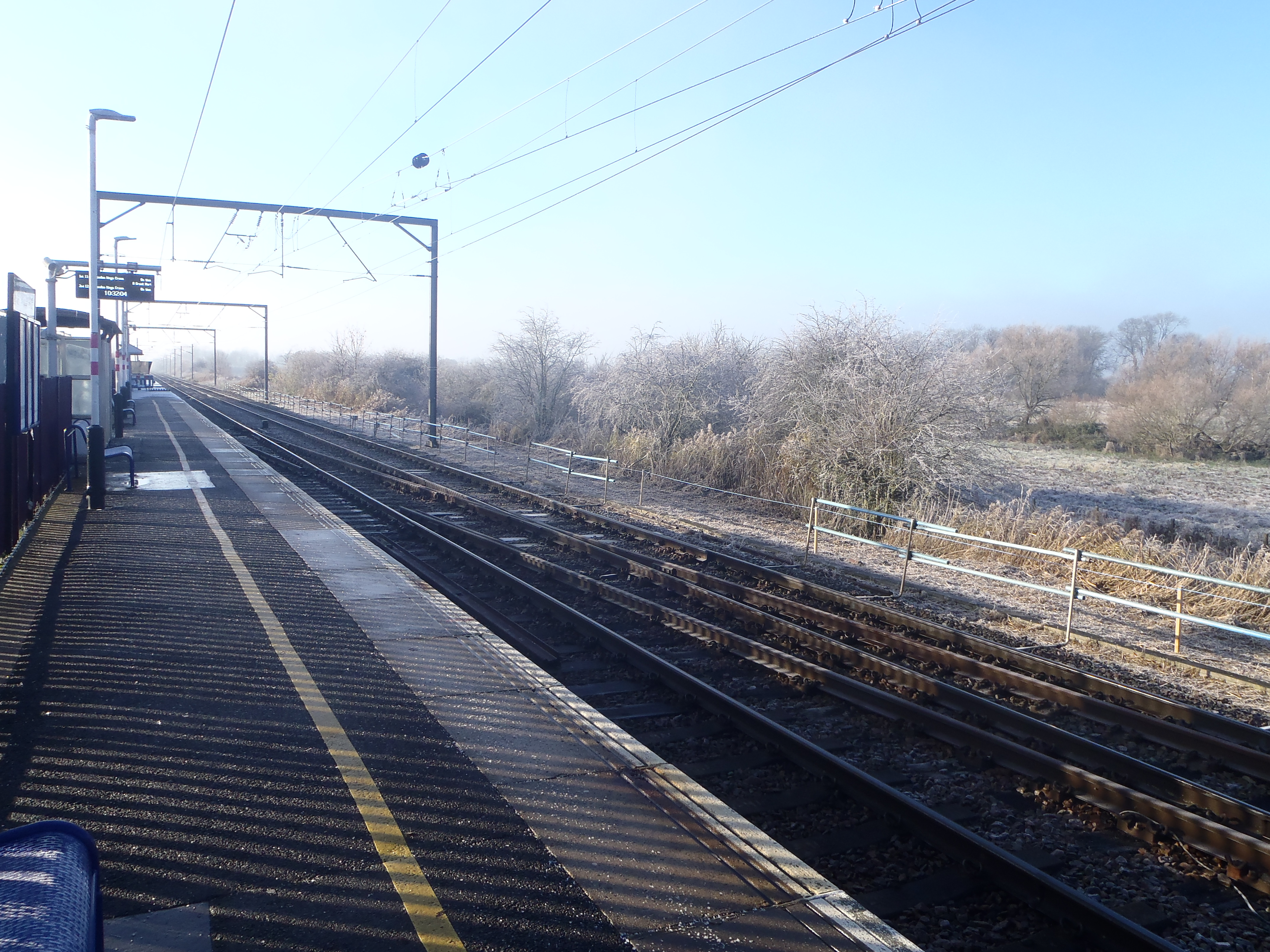 looking across tracks from up platform